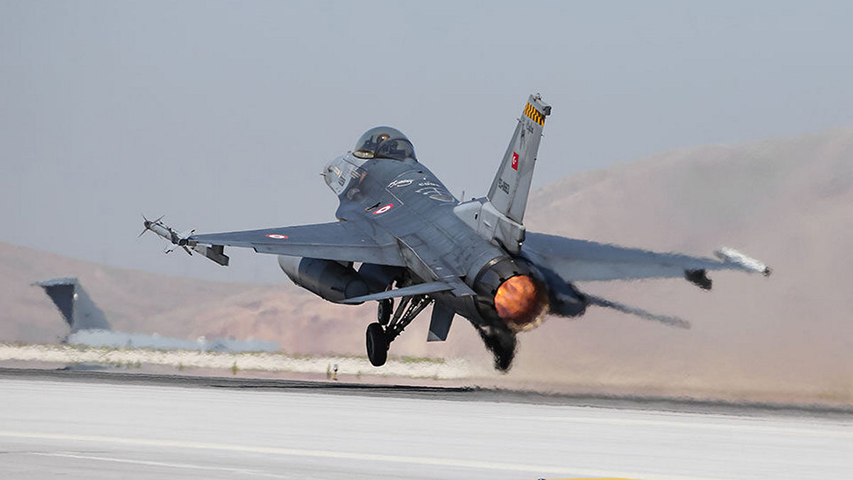 Συρία: Τουρκικές αεροπορικές επιδρομές κατά της πόλης Κομπάνι