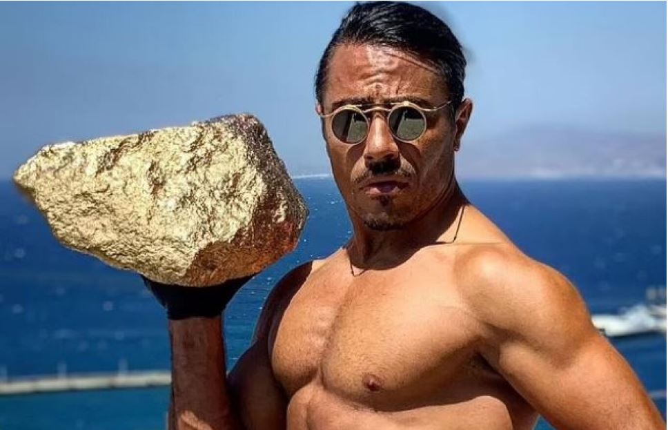 Νουσρέτ: Απαντά με «χρυσή» μπριζόλα στην κριτική για τον λογαριασμό των 161.782 ευρώ