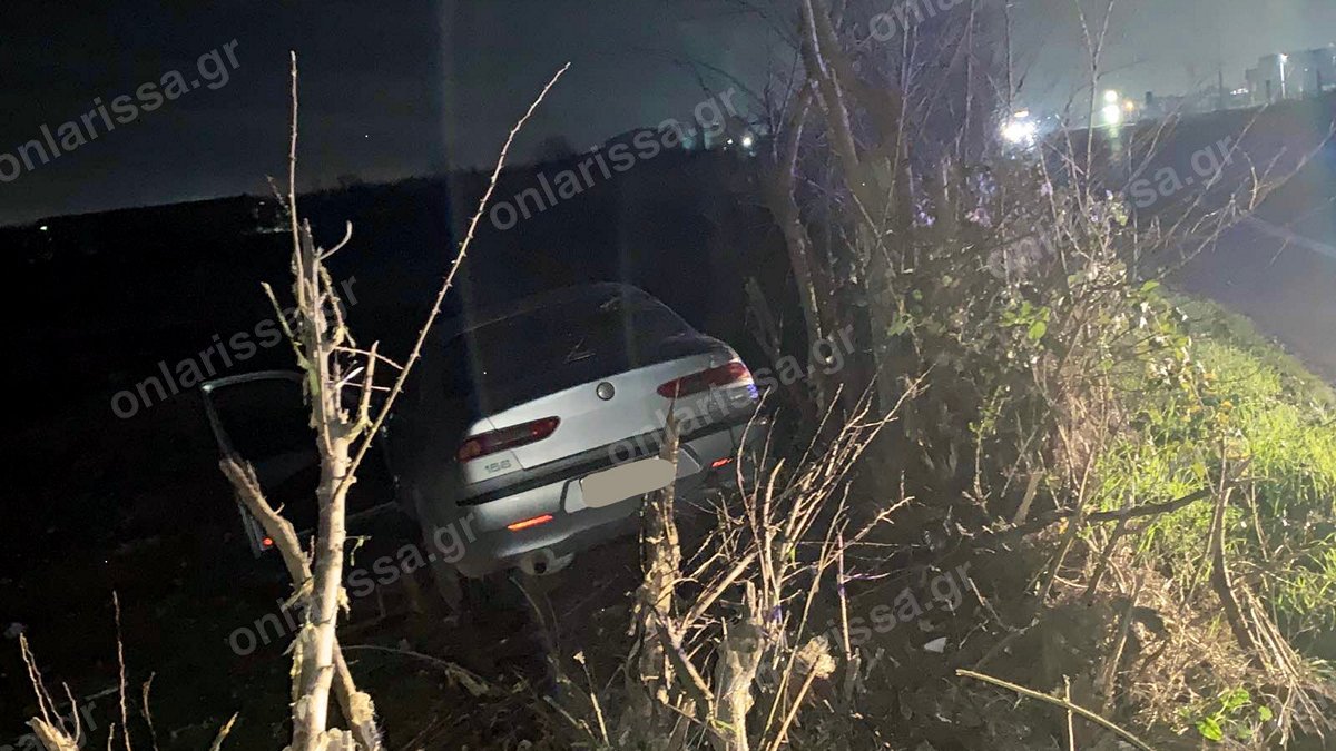 Σοβαρό τροχαίο έξω από την Λάρισα: Αυτοκίνητο εξετράπη της πορείας του – Συναγερμός στο ΕΚΑΒ