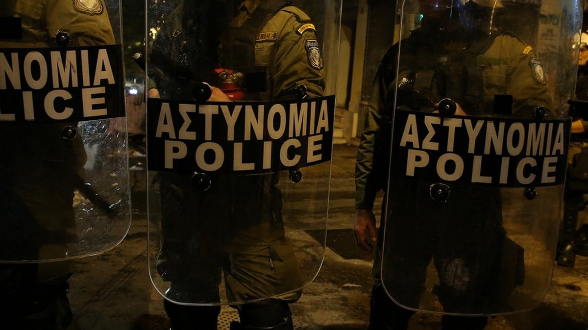 Θεσσαλονίκη: Νέα ένταση με άτομα Ρομά – Πέταξαν μολότοφ στο κτίριο που στεγάζεται η Οικονομική Αστυνομία