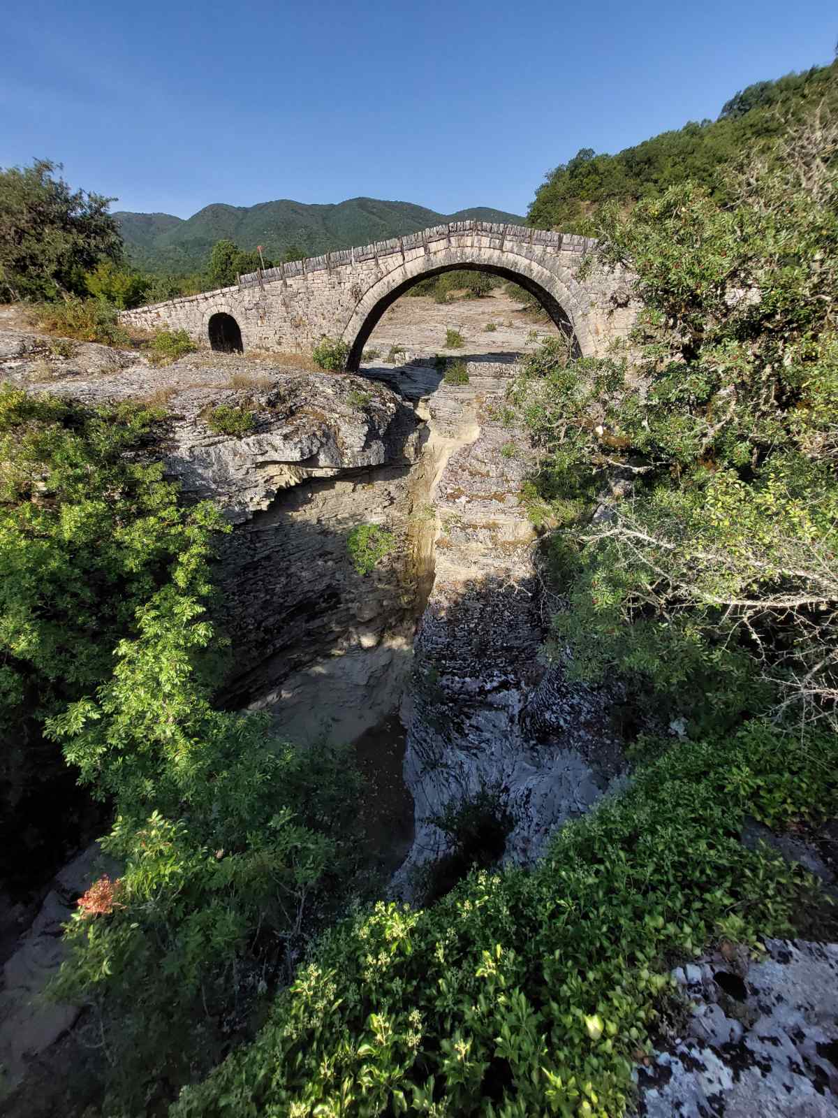 πέτρινο γεφύρι στην Ήπειρο