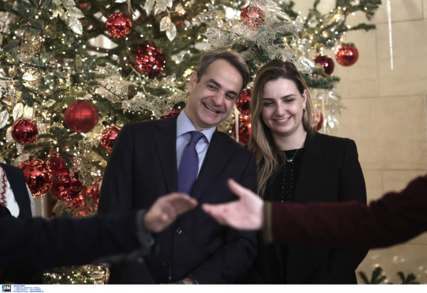 Κάλαντα στον Μητσοτάκη