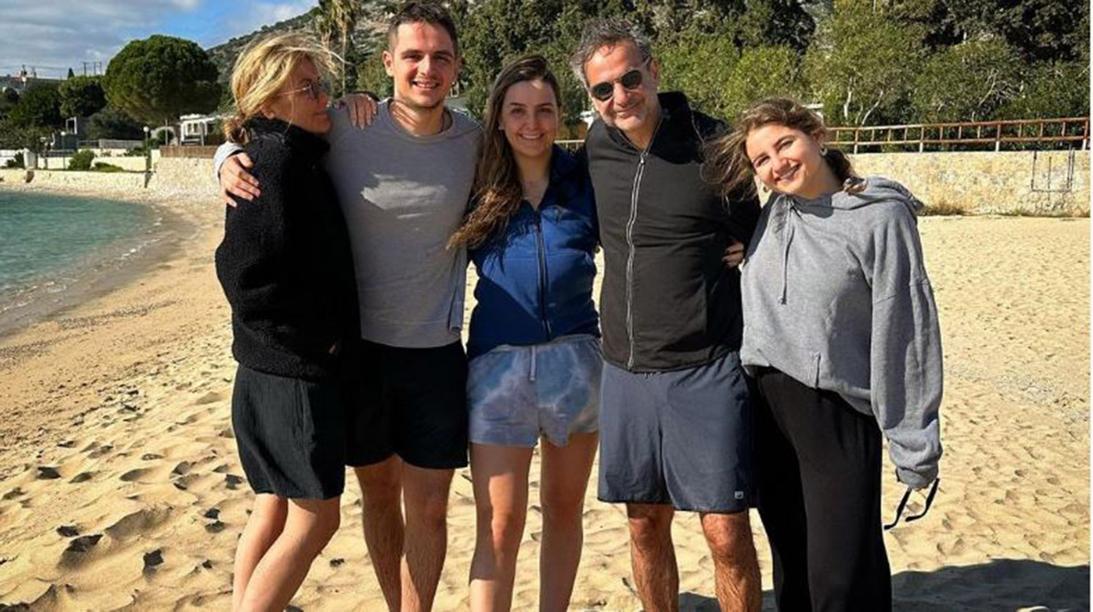 Κυριάκος Μητσοτάκης στην παραλία