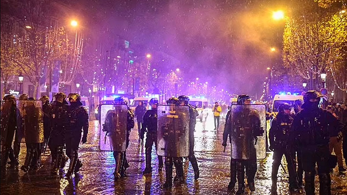 Γαλλία: Επεισόδια στο Παρίσι – Οπαδοί συγκρούστηκαν με αστυνομικούς