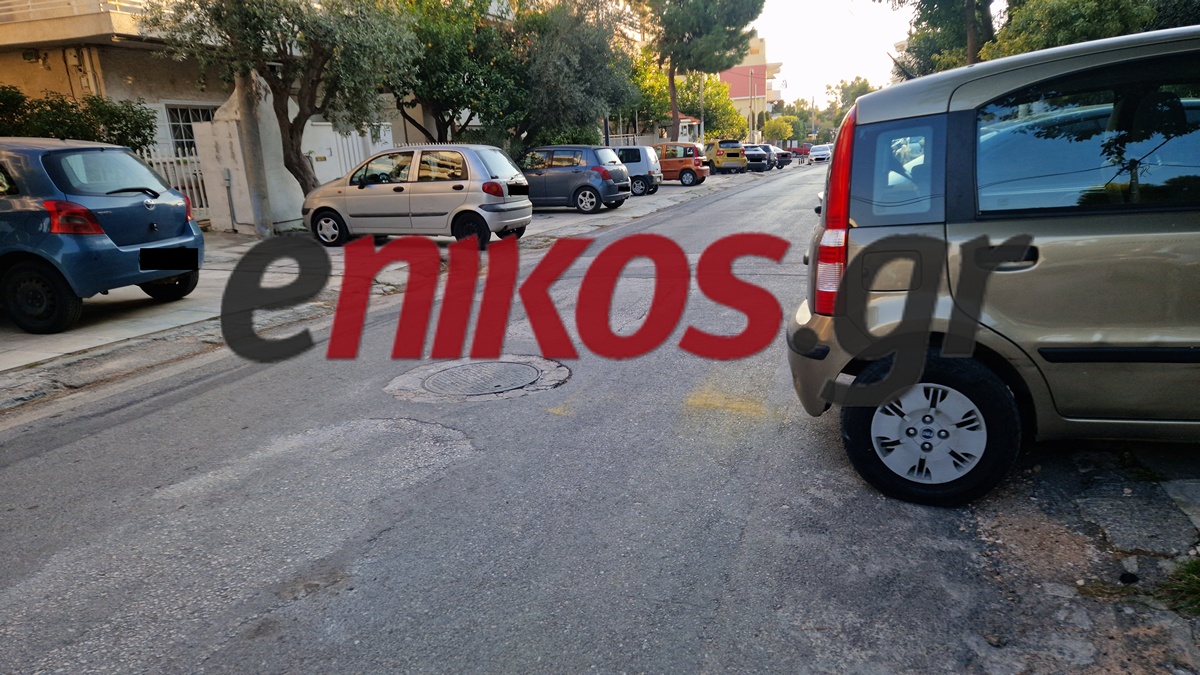 Ελληνικό: Ασυνείδητοι οδηγοί παρκάρουν όπου βρουν – ΦΩΤΟ αναγνώστη