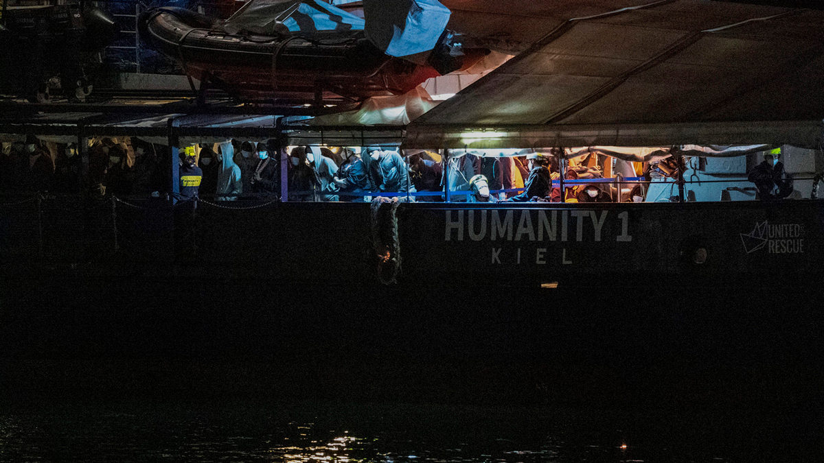 Πλοίο γερμανικής ΜΚΟ με 261 πρόσφυγες, ζητάει άδεια να ελλιμενιστεί σε Ιταλία ή Μάλτα