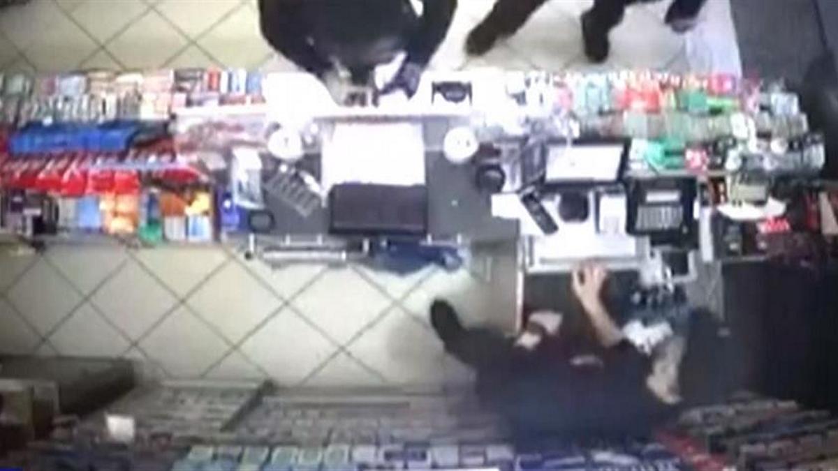 Χαλάνδρι: Βίντεο-ντοκουμέντο από ληστεία σε μίνι μάρκετ