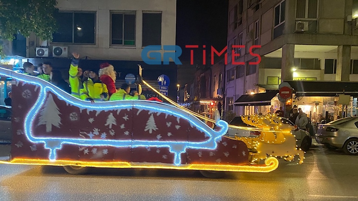 Θεσσαλονίκη: Ο Άη Βασίλης βγήκε βόλτα με… έλκηθρο στην Τσιμισκή