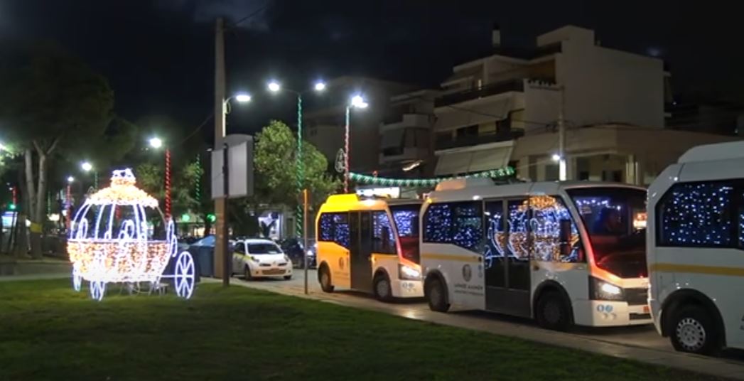 Τα χριστουγεννιάτικα… «λεωΦωτεία» βγήκαν βόλτα στην παραλιακή