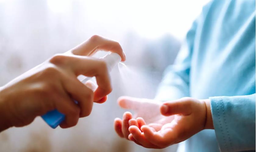 ΕΟΦ: Ανακαλείται γνωστό αντισηπτικό σπρέι για χέρια και επιφάνειες