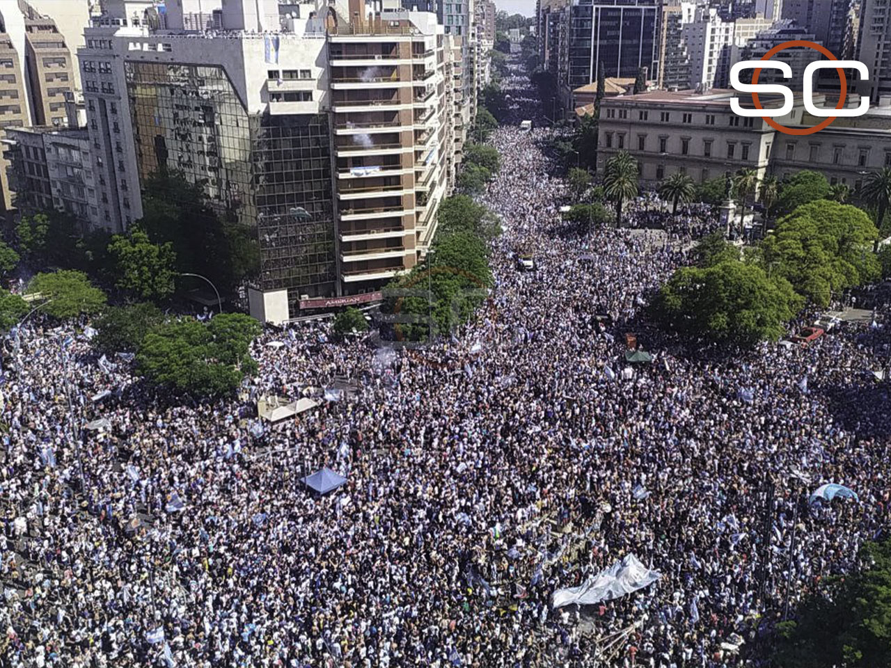 Αργεντινή: Μεθυσμένη από τη νίκη στο Μουντιάλ – Ξέφρενοι πανηγυρισμοί σε όλη την χώρα