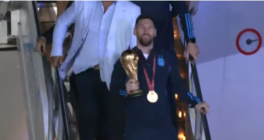 LIVE εικόνα από την μυθική υποδοχή της Αργεντινής – Παροξυσμός στο Μπουένος Άιρες για τους πρωταθλητές κόσμου