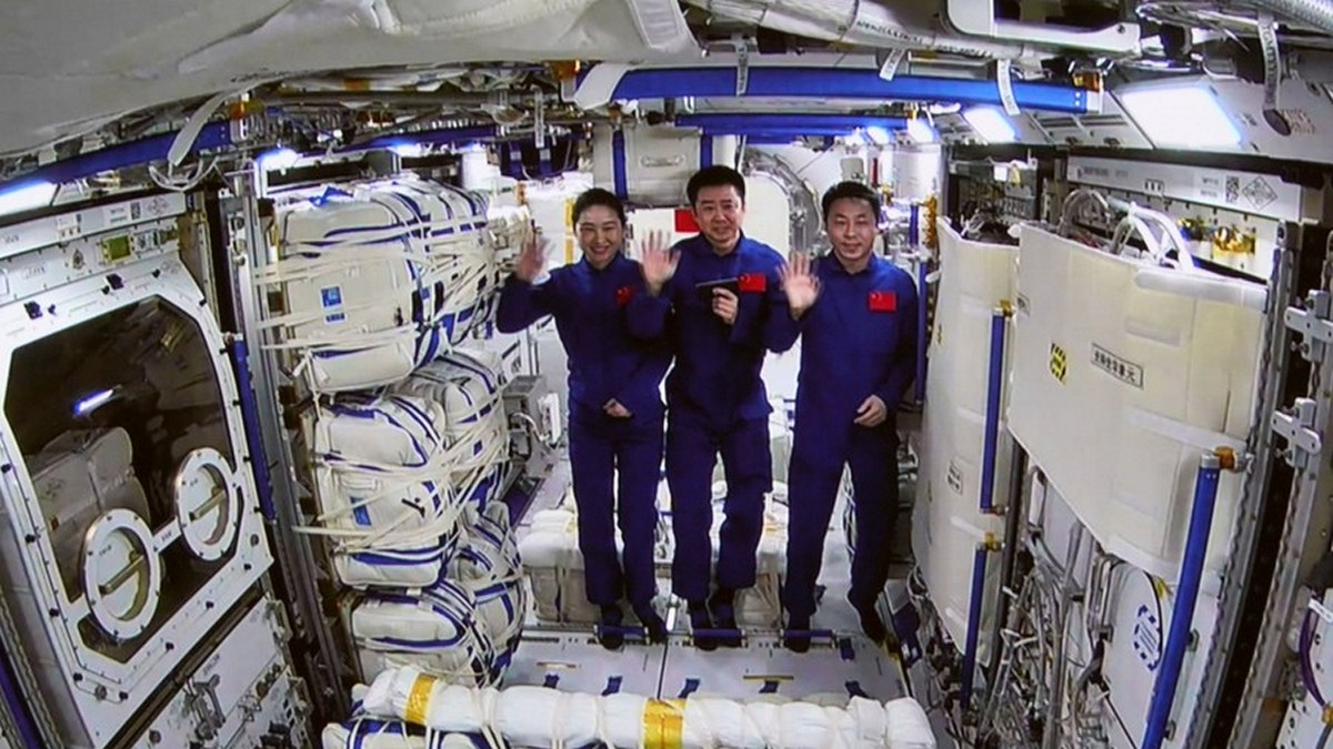 Κίνα: Τρεις Κινέζοι αστροναύτες επέστρεψαν στη Γη με επιτυχία