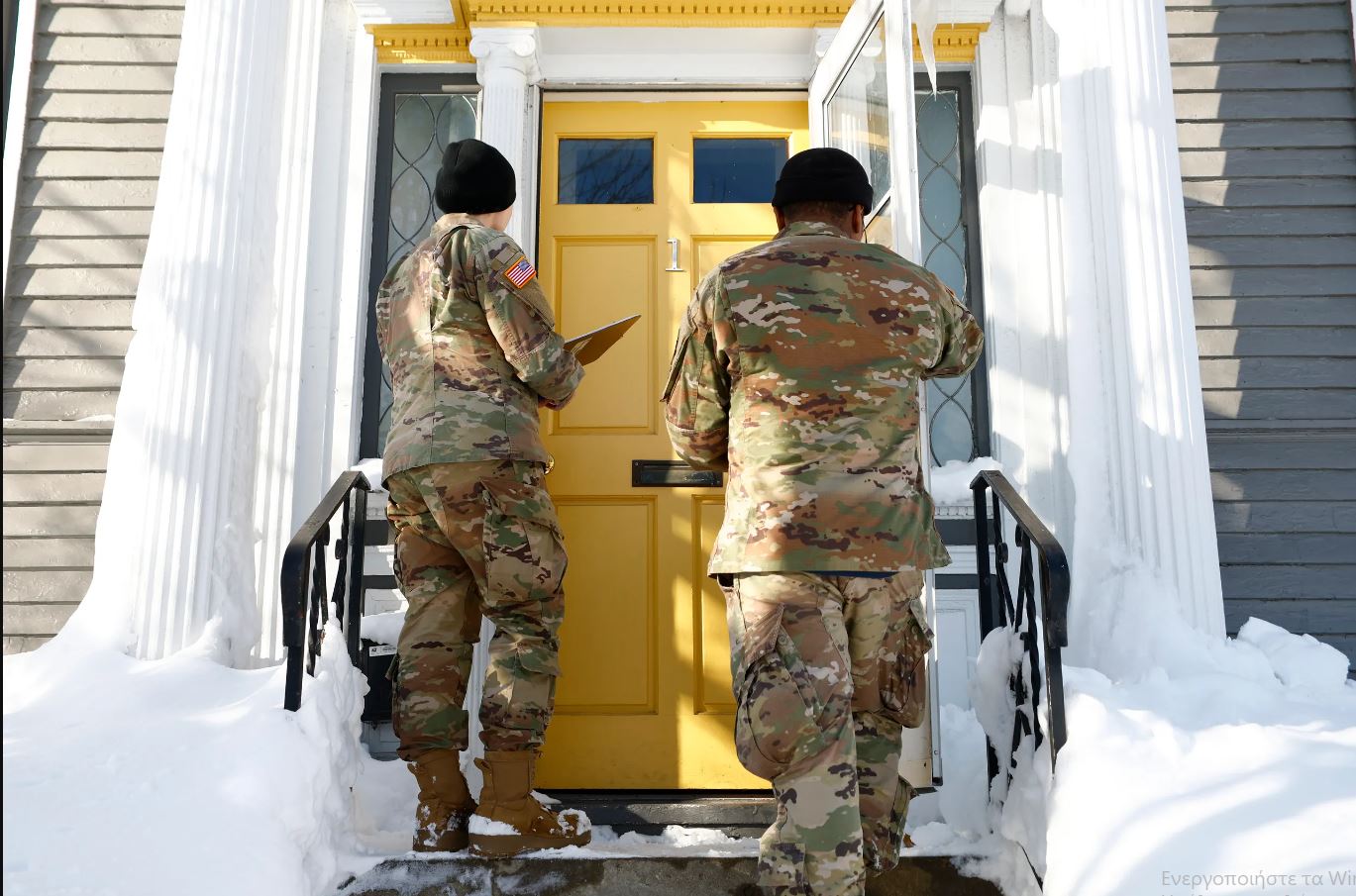 ΗΠΑ:  Από σπίτι σε σπίτι πηγαίνουν οι αστυνομικοί στο Μπάφαλο – Φόβοι για πλημμύρες μόλις λιώσουν τα χιόνια