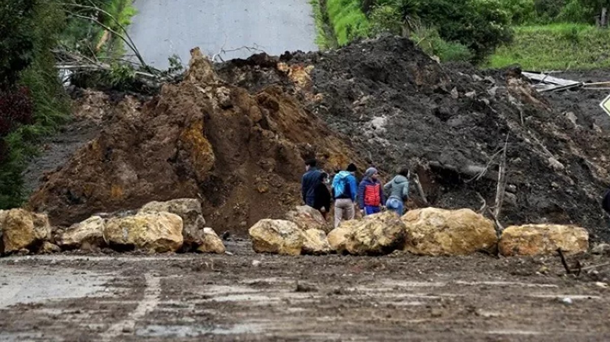Κολομβία: Τουλάχιστον τρεις νεκροί, είκοσι παγιδευμένοι σε κατολίσθηση
