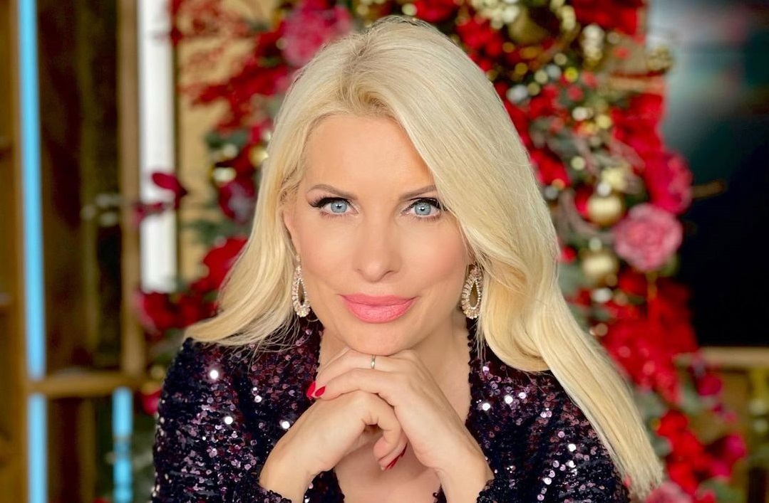 Ελένη Μενεγάκη: Η τρυφερή φωτογραφία με την κόρη της Μαρίνα κάτω από το χριστουγεννιάτικο δέντρο