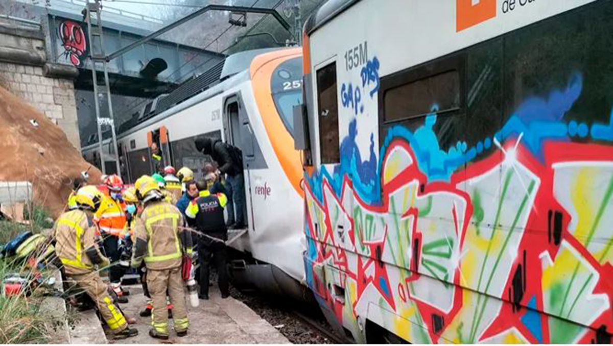 Ισπανία: Σύγκρουση τρένων κοντά στη Βαρκελώνη – Πληροφορίες για 155 τραυματίες