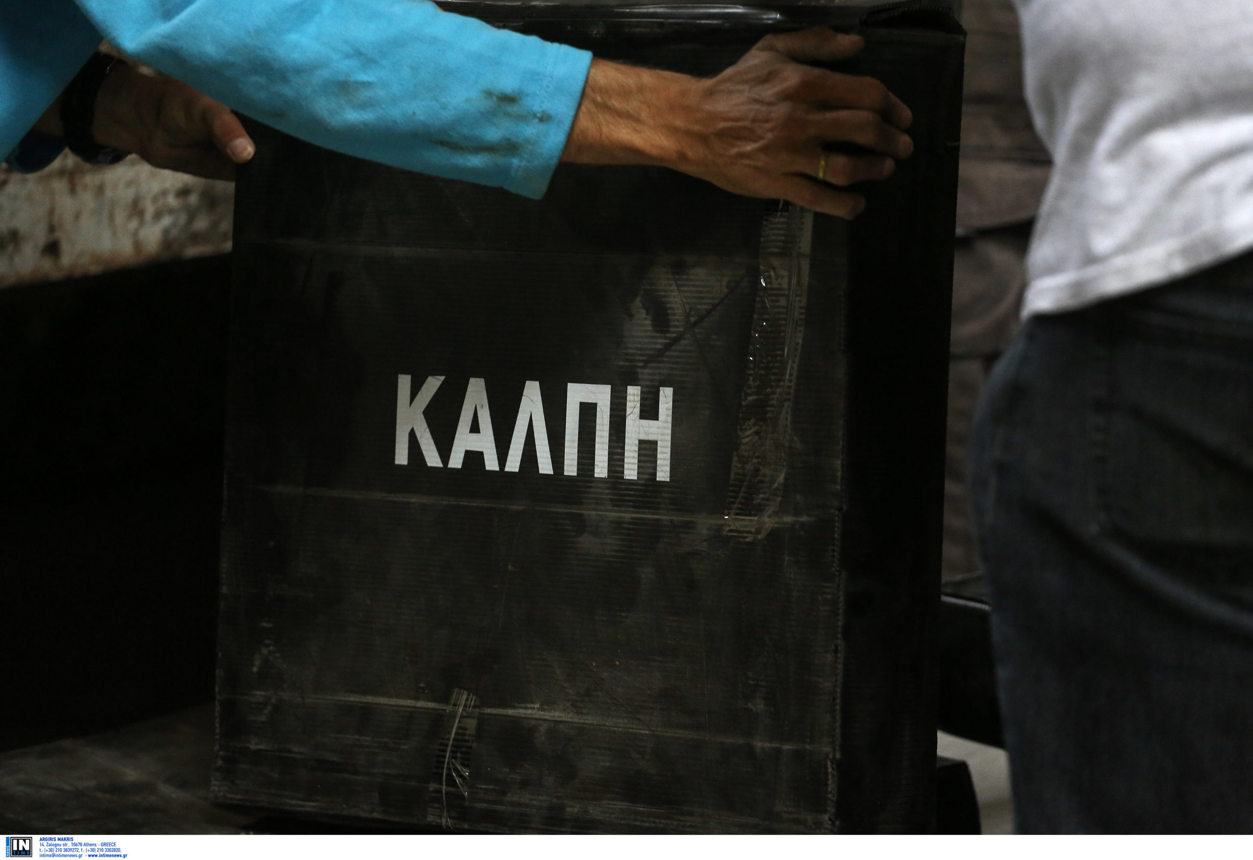 Πότε θα στηθούν οι κάλπες – Τα δύο κριτήρια που θα «ξεκλειδώσουν» τον χρόνο των εκλογών