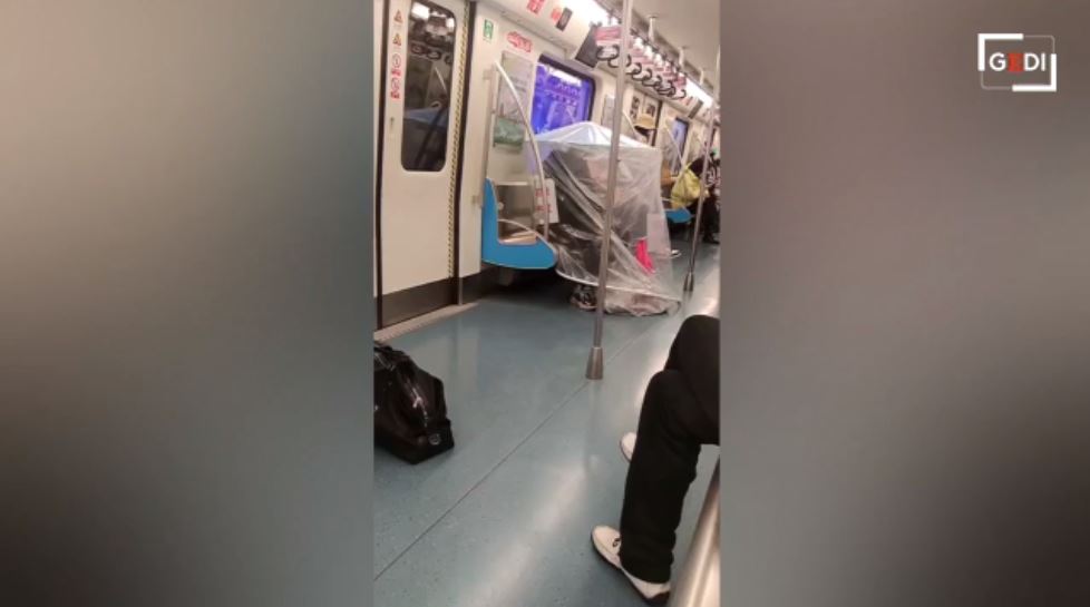 Κίνα: Χαμός στα νοσοκομεία με τις εισαγωγές – Οι αριθμοί που δεν συνάδουν με την εικόνα