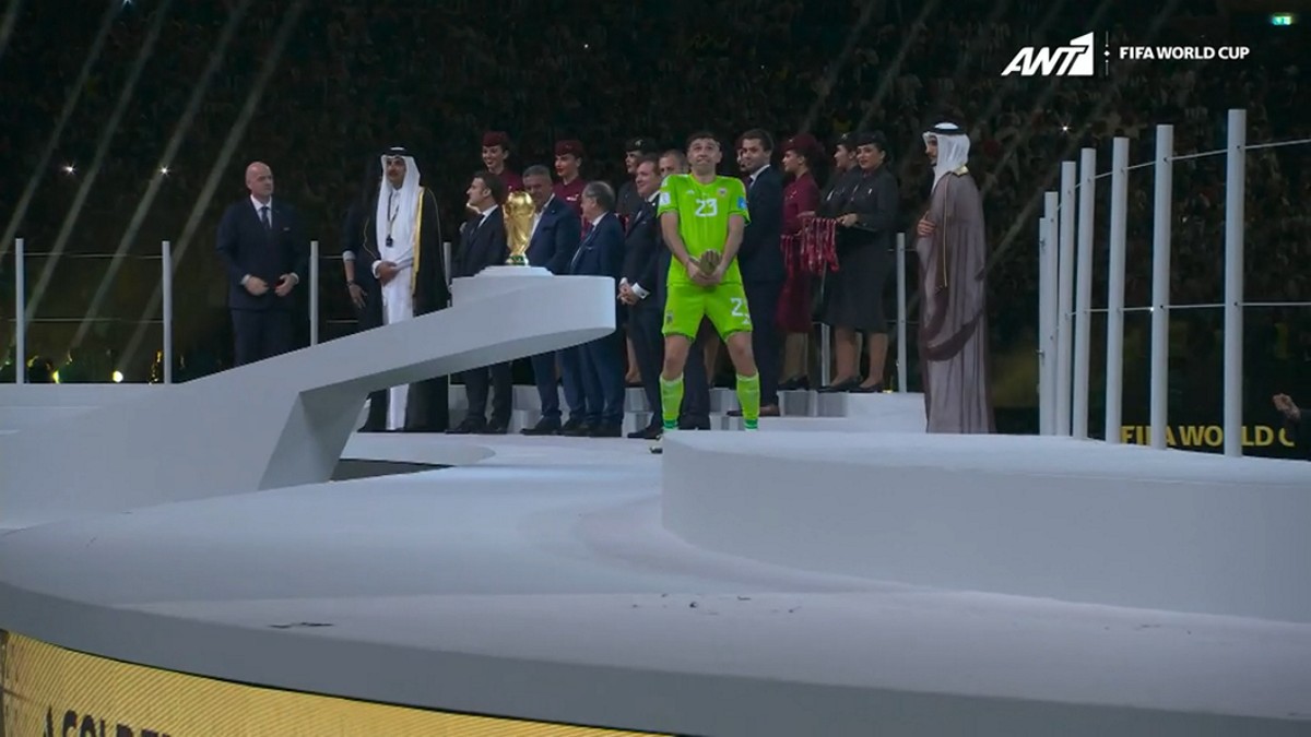 Μουντιάλ 2022: Προκλητικός πανηγυρισμός του Μαρτίνες την ώρα της απονομής – Πώς αντέδρασε με το βραβείο του