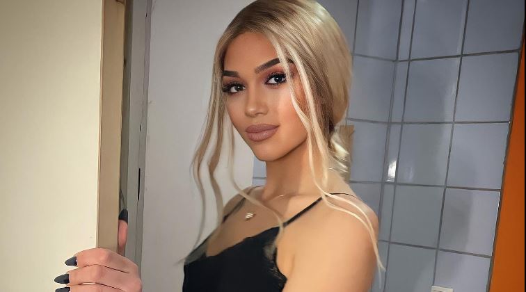 Αγνώριστη η Μελίνα Νικολαΐδη – Ξανθιά η κόρη της Δέσποινας Βανδή