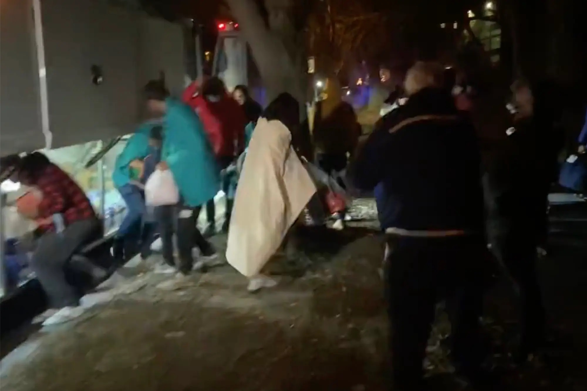 μετανάστες στο δρόμο