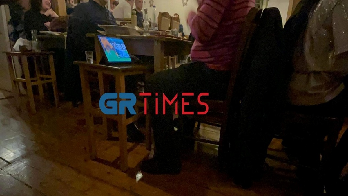 Θεσσαλονίκη: Στην ταβέρνα με το tablet – Προτίμησε το Μουντιάλ από τα… κοψίδια