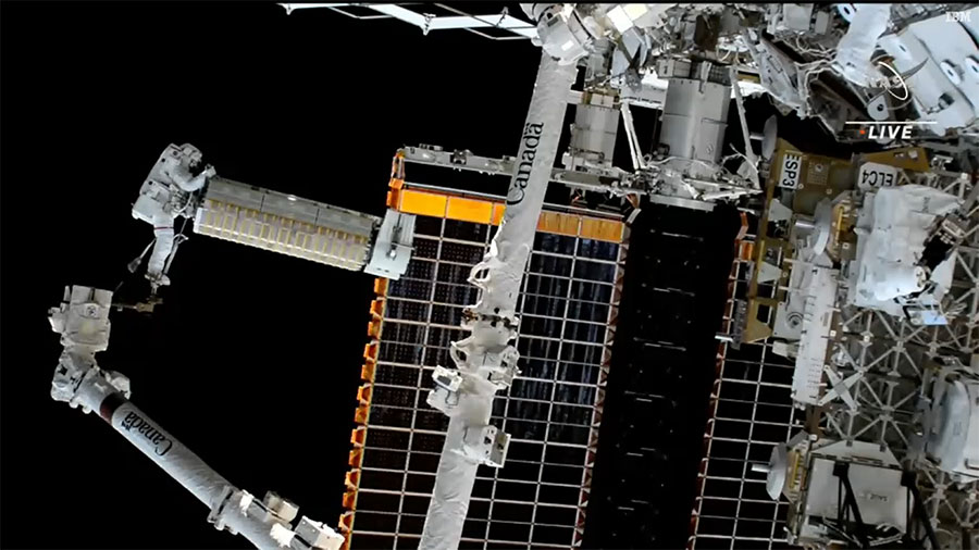 NASA: Εντυπωσιακές εικόνες από τον διαστημικό περίπατο αστροναυτών