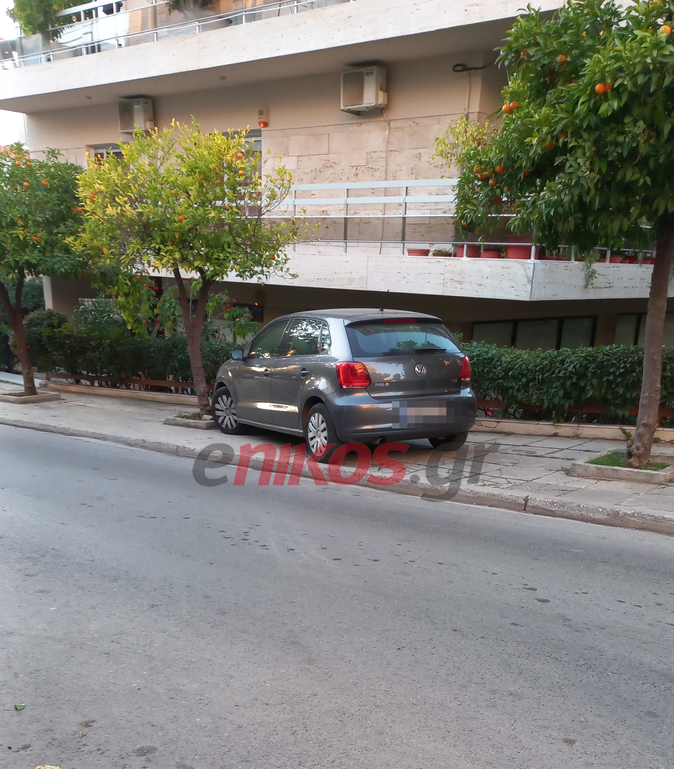 Τα πεζοδρόμια έγιναν… πάρκινγκ στη Νέα Σμύρνη – ΦΩΤΟ αναγνώστη