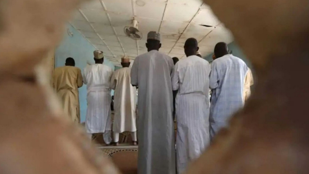 Νιγηρία: Ένοπλοι εισέβαλαν σε ισλαμικό τέμενος, κρατούν 13 ομήρους