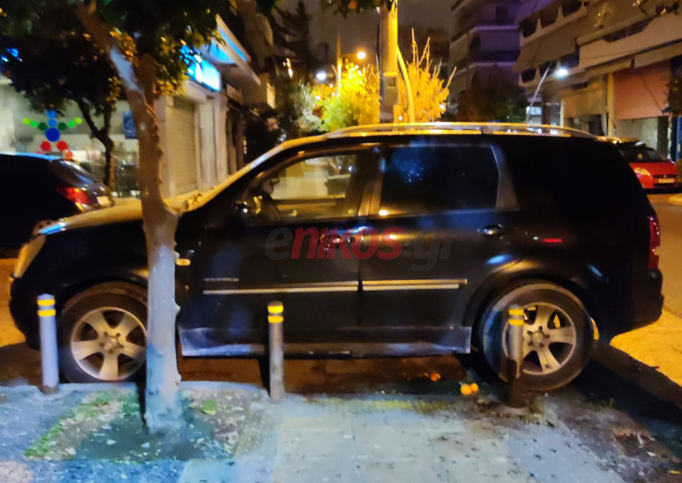 Άλλο ένα παρκάρισμα ντροπής – Φωτογραφία αναγνώστη από τη Νίκαια