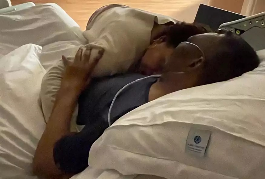 Πελέ και κόρη στο κρεβάτι νοσοκομείου