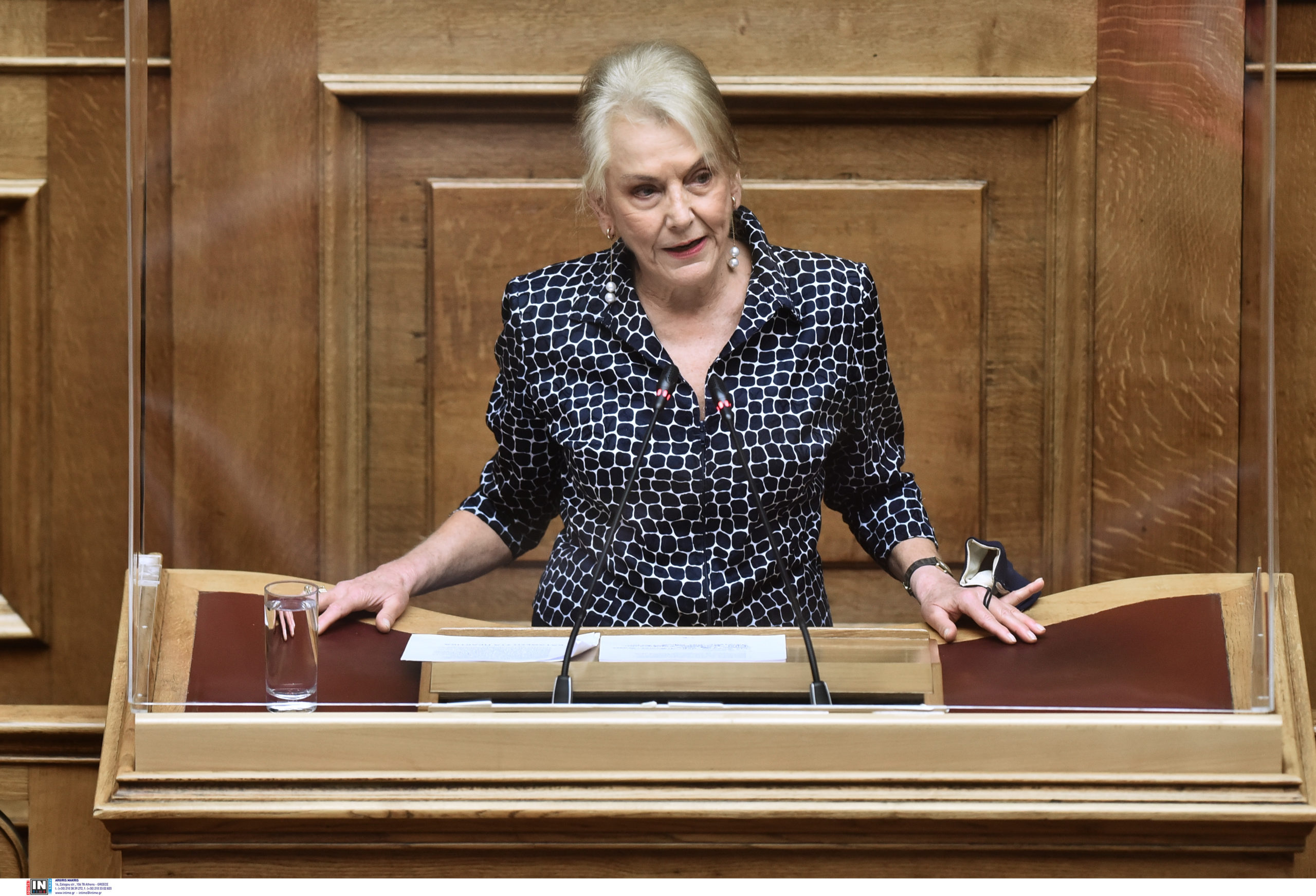 Η Φωτεινή Πιπιλή μιλά στον Realfm 97,8 για το επεισόδιο στη Βουλή: Έπρεπε να καταγγείλω τον “χρυσαυγιτισμό” βουλευτών του ΣΥΡΙΖΑ