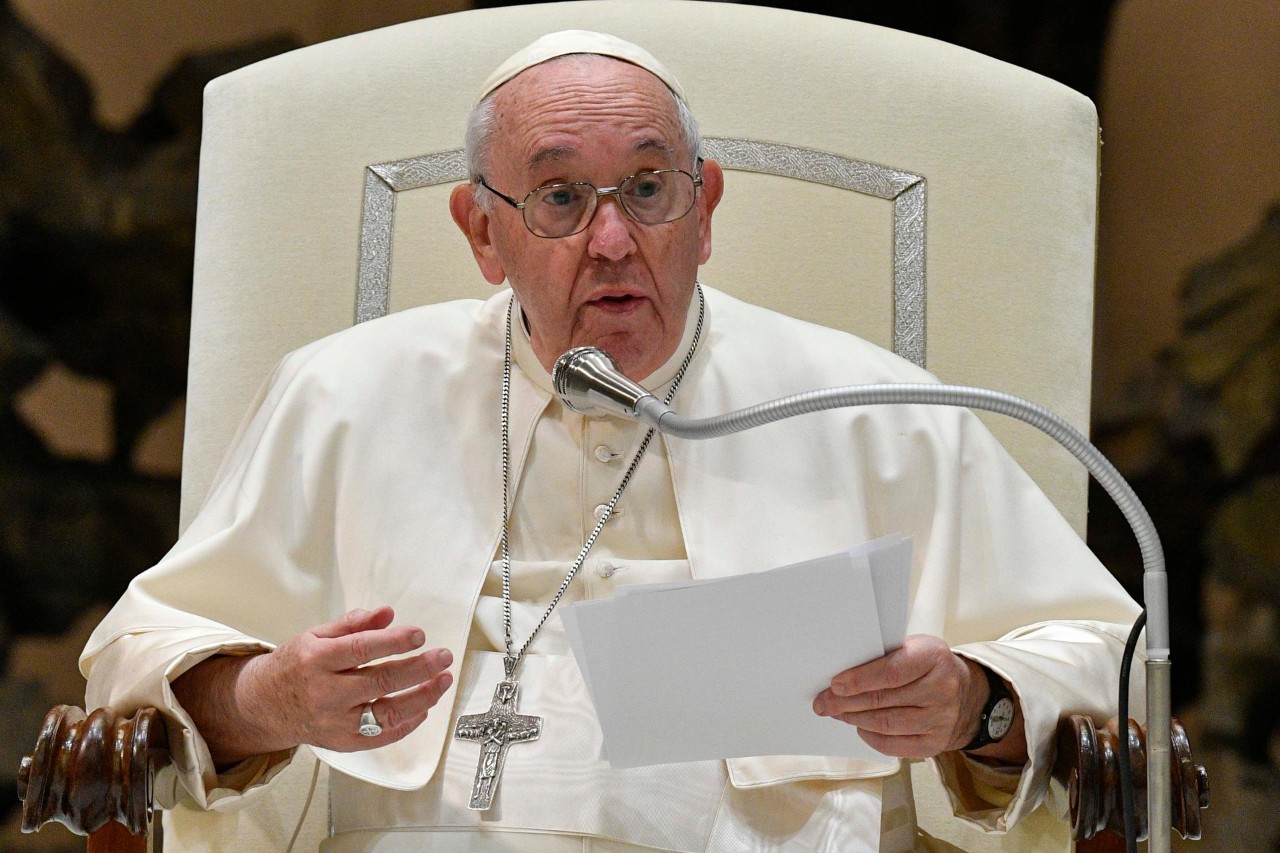 Ο πάπας Φραγκίσκος γιορτάζει τα Χριστούγεννα με την σκέψη του την Ουκρανία