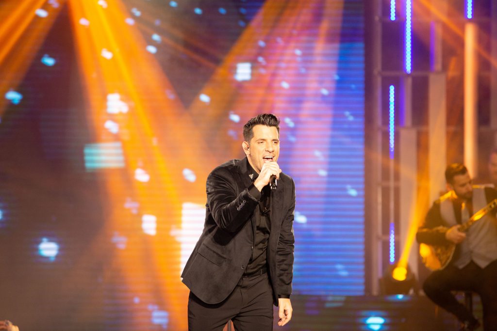 Σπίτι με το Mega: Θοδωρής Φέρρης και Νίνο καλεσμένοι της Ρούλας Κορομηλά