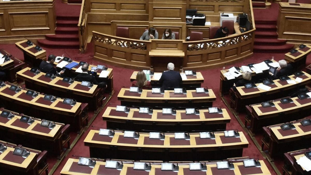 Βουλή: Ψήφισε «όχι» ο ΣΥΡΙΖΑ στην τροπολογία για το επίδομα 600€ των ενστόλων