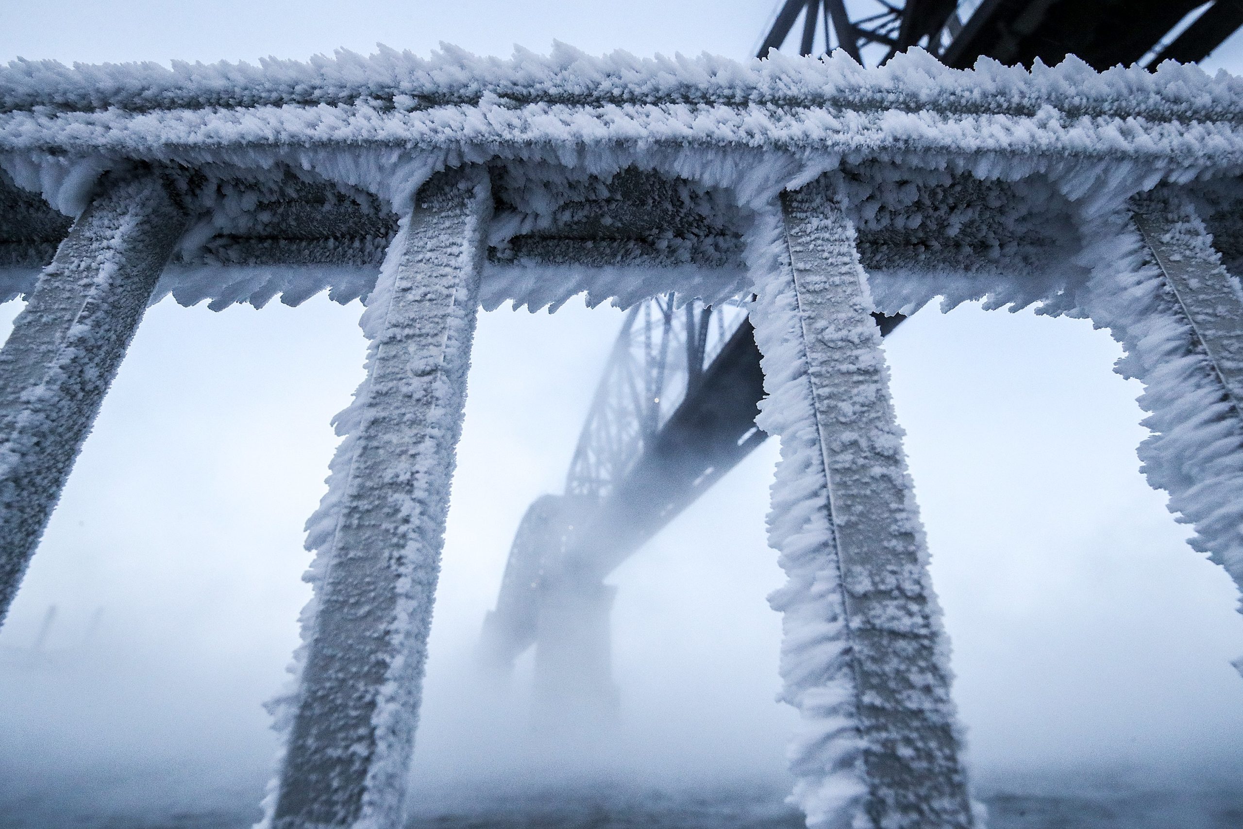 Σε πολικό κλοιό οι ΗΠΑ: Τουλάχιστον 37  νεκροί από τη φονική χιονοθύελλα – Xιλιάδες έμειναν χωρίς ρεύμα