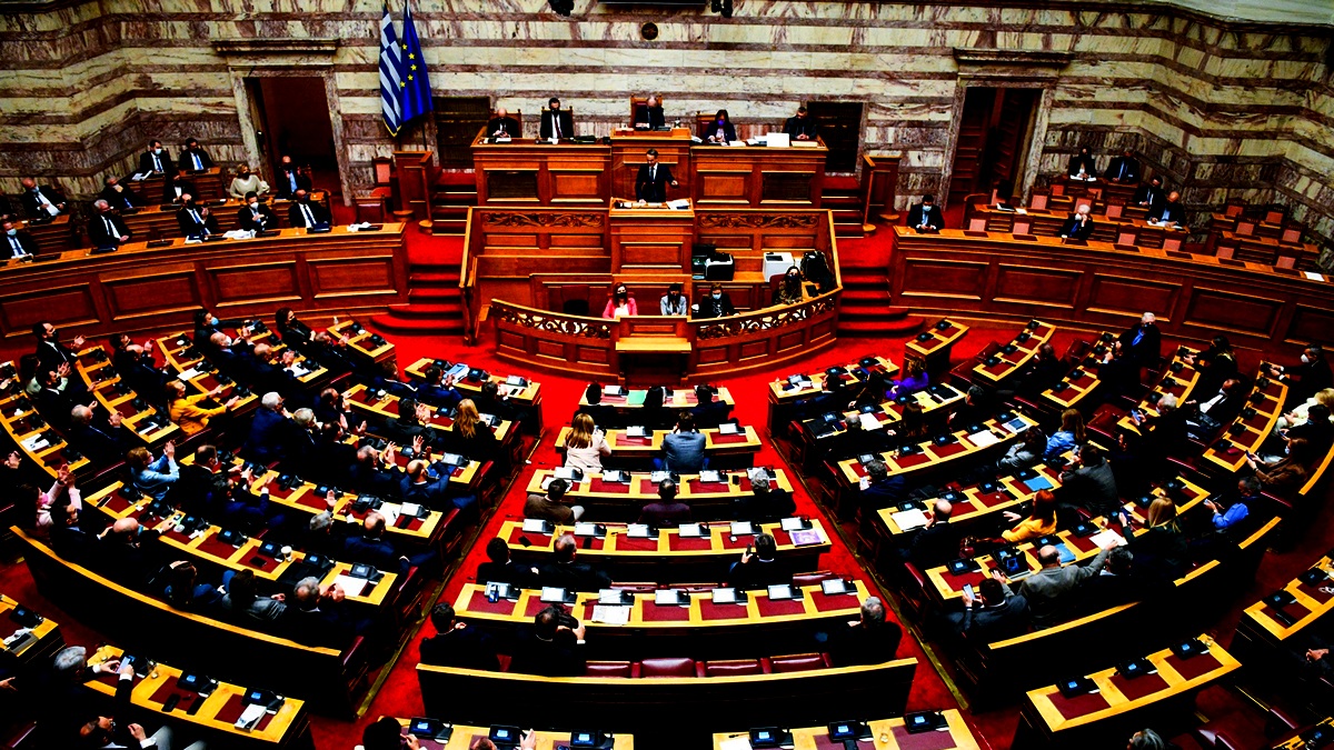 Ψηφίστηκε στη Βουλή το market pass – Οικονόμου: «Θλιβερή εξαίρεση» η στάση του ΣΥΡΙΖΑ που ψήφισε «παρών»