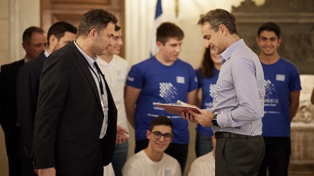 Ο Κυριάκος Μητσοτάκης παρότρυνε τα μέλη της Εθνικής Ομάδας Μαθητικής Ρομποτικής να γίνουν μέντορες στα σχολεία