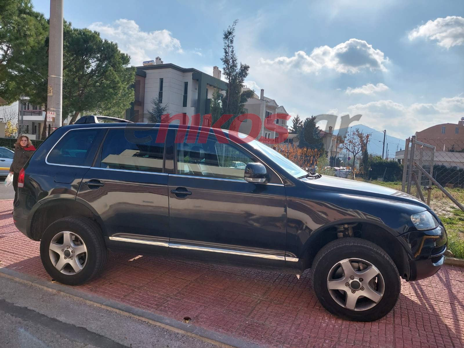 Χαλάνδρι: Πάρκαρε την τζιπάρα στο πεζοδρόμιο κι «έκλεισε» την είσοδο σε παρκάκι – ΦΩΤΟ αναγνώστη