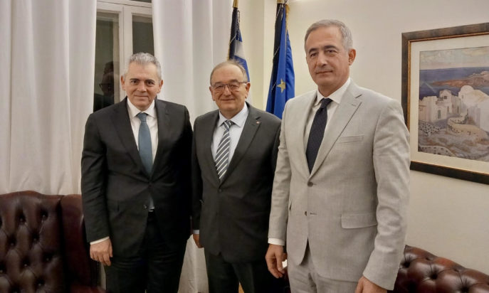 Μάξιμος Χαρακόπουλος και Στάθης Κωνσταντινίδης με τον πρόεδρο της Ομοσπονδίας Ελληνικών Κοινοτήτων Σουηδίας