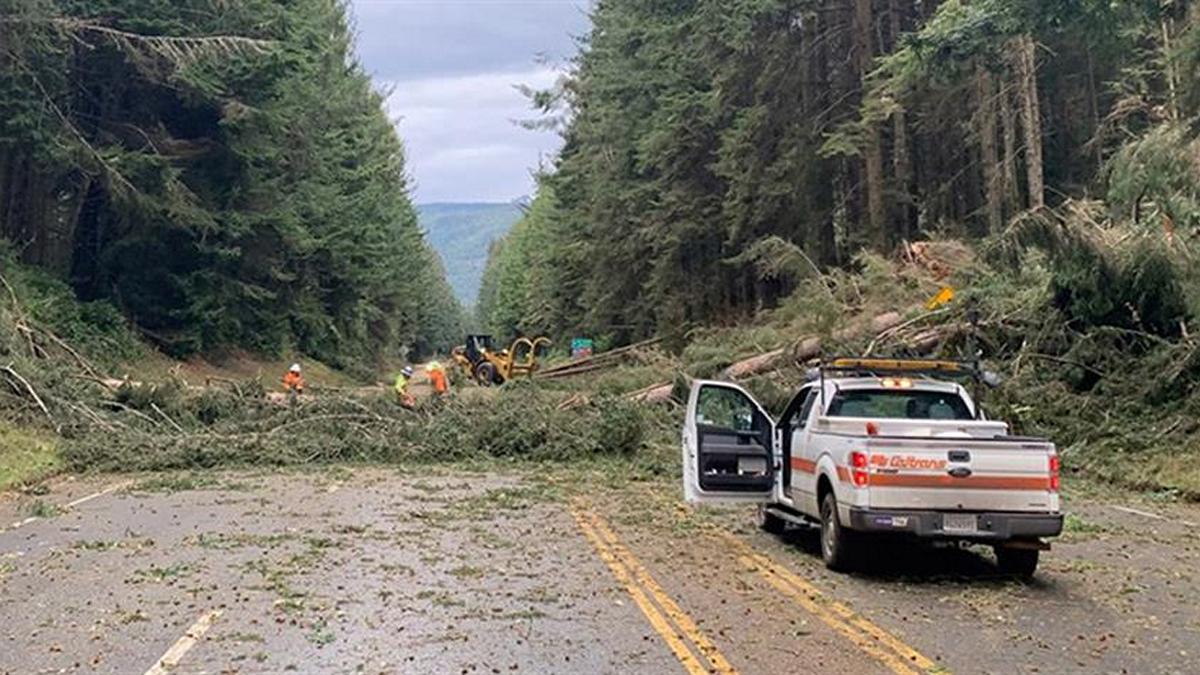 Κακοκαιρία ΗΠΑ: Καταστροφικός κυκλώνας στη Βόρεια Καλιφόρνια