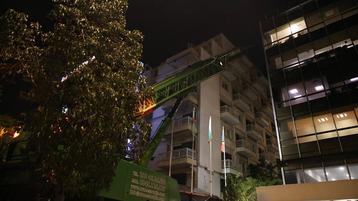 Λεωφόρος Συγγρού: Ξηλώθηκε το μπαλκόνι που «αιωρούνταν» για μέρες σε ξενοδοχείο
