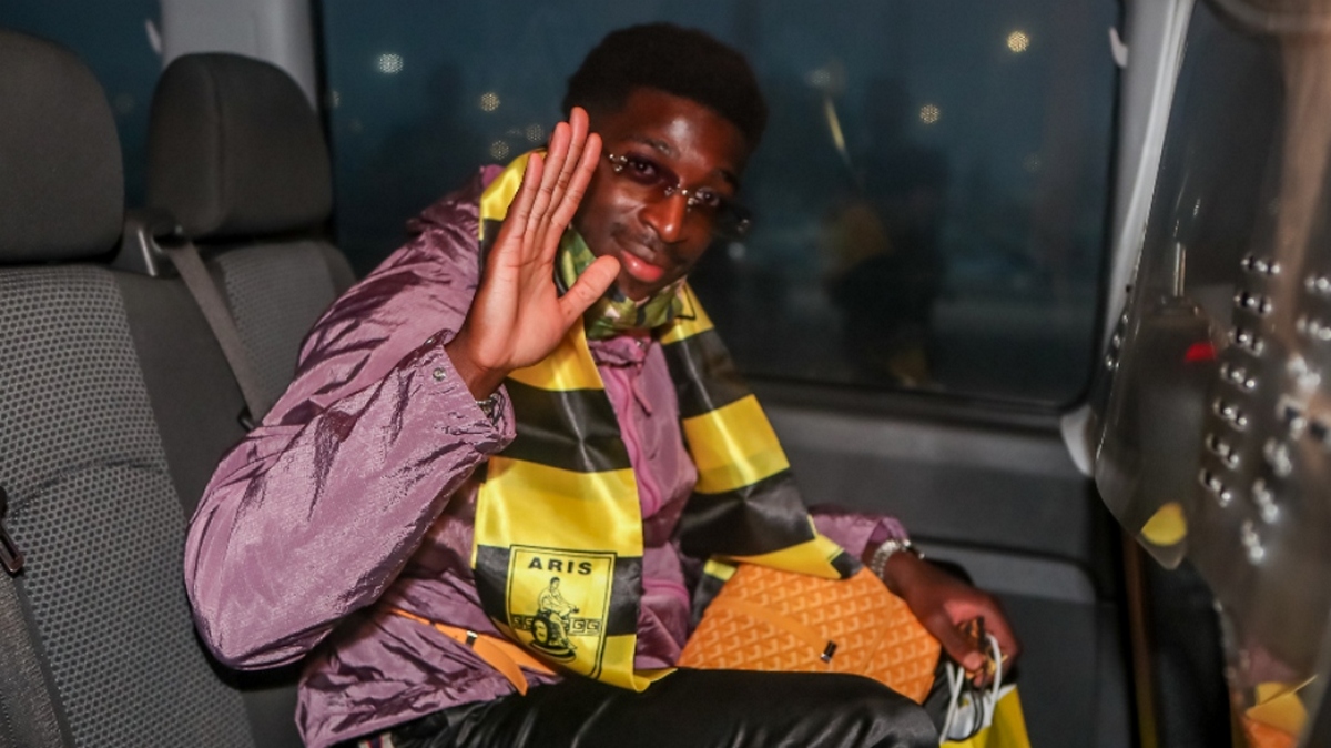 Άρης: Στη Θεσσαλονίκη ο Αμπουμπακάρ Καμαρά – Ντύνεται και πάλι στα «κιτρινόμαυρα» ως δανεικός από τον Ολυμπιακό