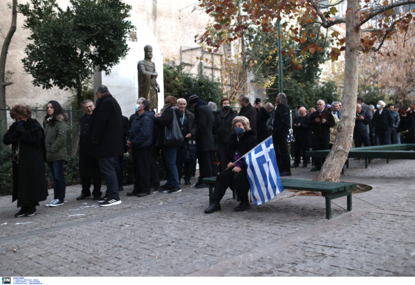 λαϊκό προσκύνημα για τέως βασιλιά