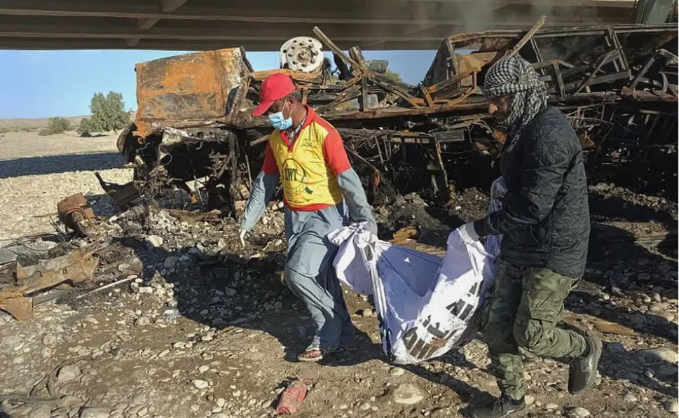 Τραγωδία στο Πακιστάν με λεωφορείο