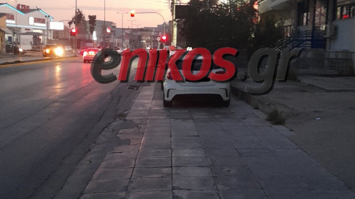 Το παρκάρισμα στο πεζοδρόμιο είναι πλέον καθημερινό φαινόμενο – ΦΩΤΟ αναγνώστη