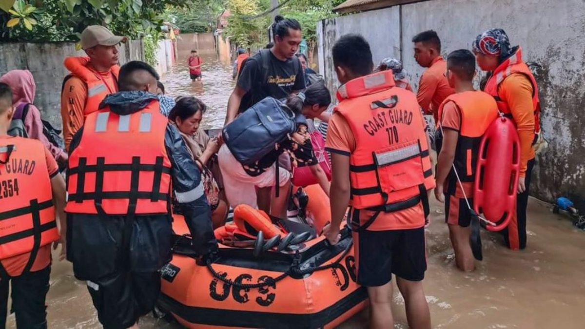 Φιλιππίνες: Τουλάχιστον 27 νεκροί και 3 αγνοούμενοι από πλημμύρες – Χιλιάδες κάτοικοι εγκατέλειψαν τα σπίτια τους