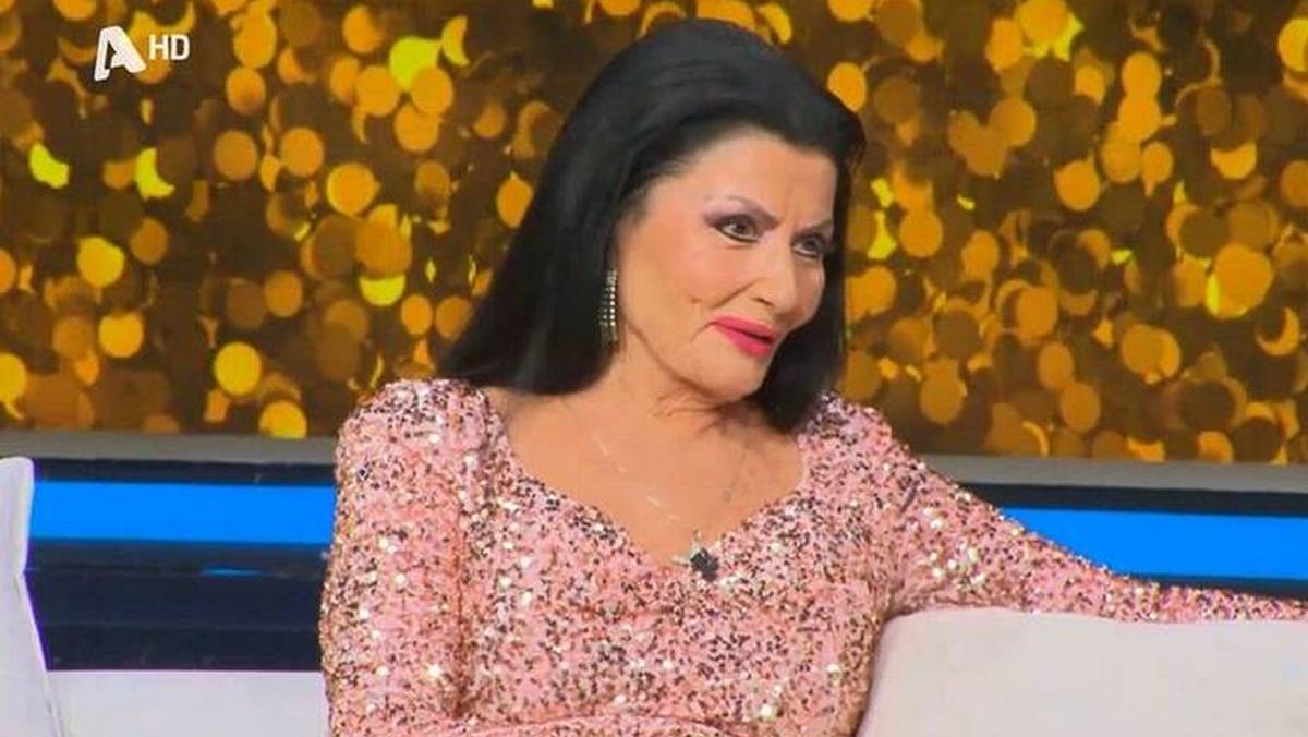 Chart Show – Ζωζώ Σαπουντζάκη: Ο Νιάρχος μου έστελνε ένα κουτάκι λίρες – Ο Ωνάσης με χόρευε & μου έλεγε για την Κάλλας