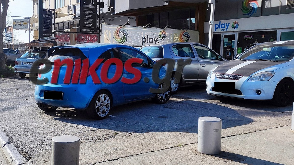 Ταύρος: Το πεζοδρόμιο ένα ατελείωτο πάρκινγκ – ΦΩΤΟ αναγνώστη